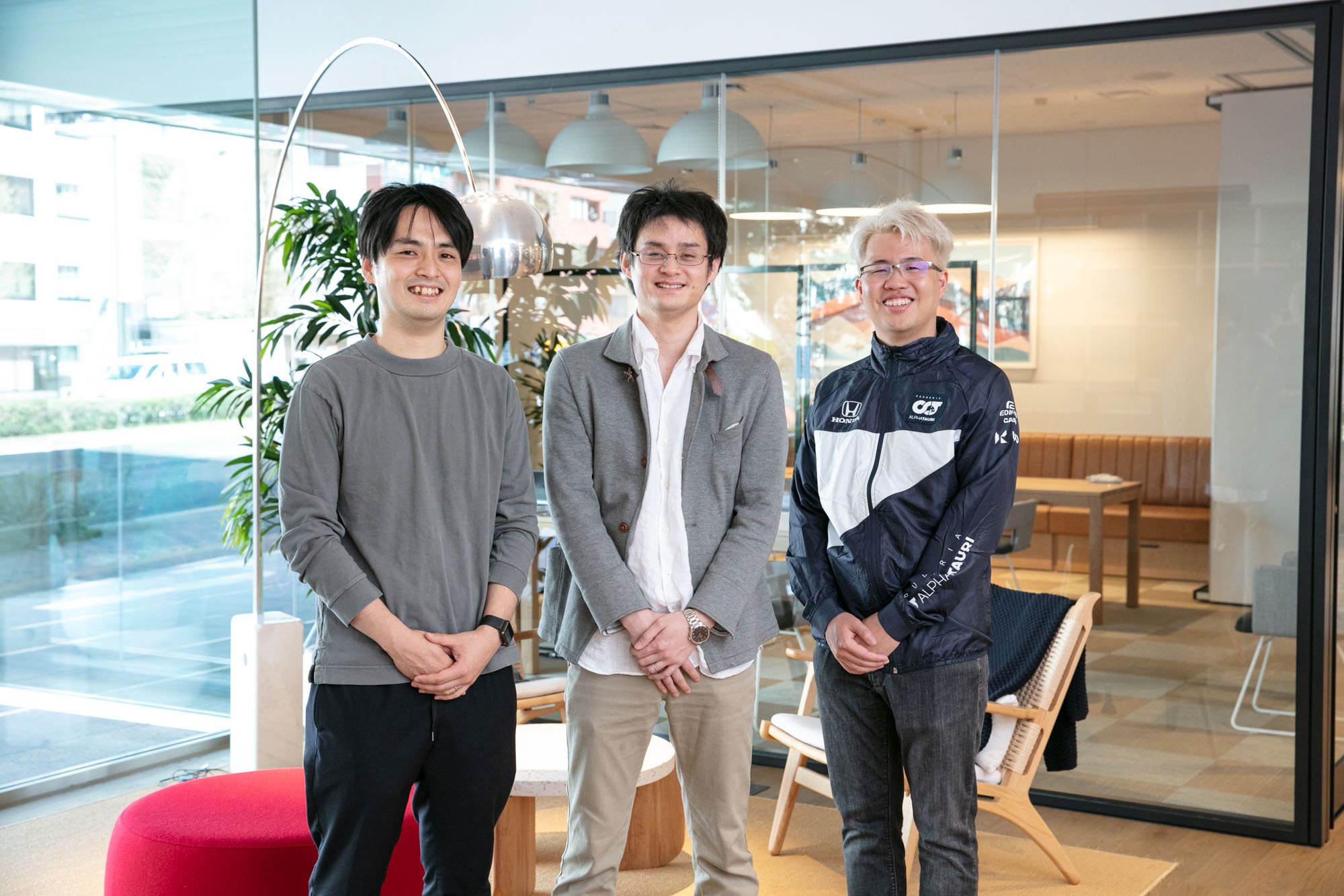 アンプラット代表取締役社長兼CEOの三澤拓真氏（写真中央）と投資家。同社ではバイオインフォマティクス解析プラットフォームを開発中だ