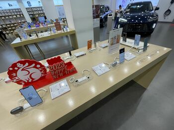 中国製スマホが「中国で売れなくなった」訳、頼みの“折りたたみモデル”も空振り