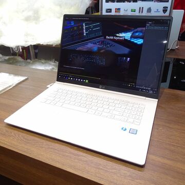 軽量モバイル「LG Gram」の17型や4K短焦点プロジェクターなど、CESのLGブースは新製品多数