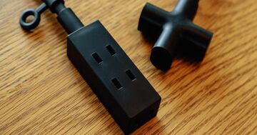 デザインが透明になるとき、そこにある「良さ」が立ち上がる──大原電線〈延長コード〉・鈴木 元