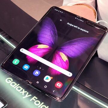 折りたたみスマホ「Galaxy Fold」の製品版を体験! ディスプレーを改良