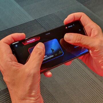 2画面を同時に操れる！ 史上最強ゲーミングスマホ「ROG Phone II」レビュー