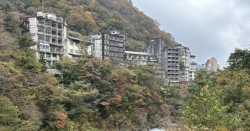 鬼怒川温泉の廃墟ホテル群が暗示する「インバウンド依存」の観光地の末路