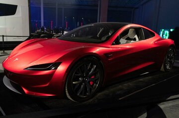 テスラの新型ロードスターは期待に応えるか