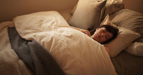 朝までぐっすり眠りたかったら、真っ先にやめたほうがいい“枕”とは？