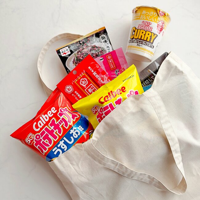 「これは隠れたヒット品」ユニクロの“290円エコバッグ”が万能すぎる！「通勤から買い物まで使っています」「大きくていっぱい入る」