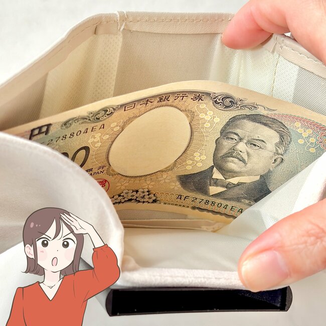 ミニ財布にピッタリじゃん！3COINSの“天才カードケース”サッと取り出せて感動…！「最低限のカード、現金が入ります」「めっちゃいいです」