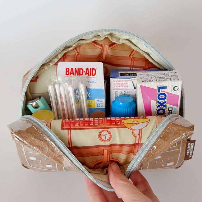 見つけた瞬間、迷わず購入！コメダ珈琲の“お店みたいなポーチ”かわいすぎて年中持ち歩きたい！「一目惚れで買った」「内側が店内柄」