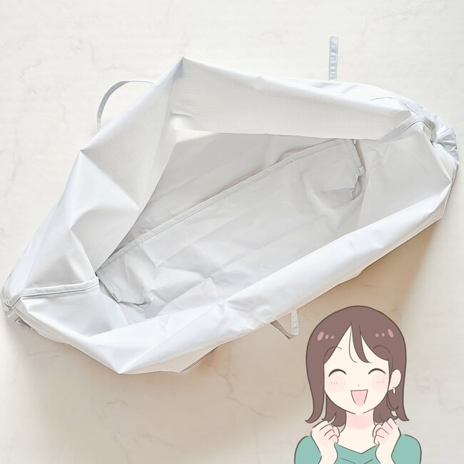 「荷物を濡らさずに済む」「雨の日助かります」3COINSの“天才レイングッズ”外出がラクになって嬉しい！「梅雨時に大活躍の予感です」
