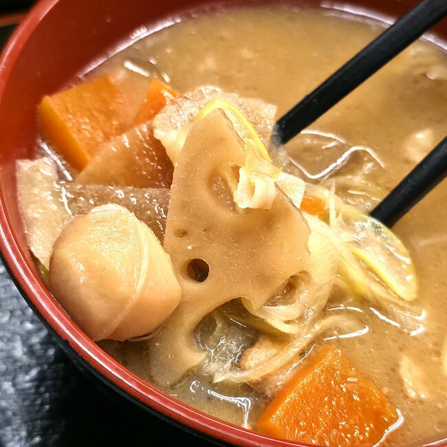 「吉野家で一番美味いのは唐揚げ」「デカいし、おいしい」吉野家の“から揚げ定食”食べ応えがスゴかった！「から揚げの吉野家でもいいぐらい」