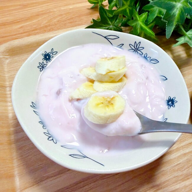 家のお皿、同じもので揃えたい！セリアの「お花畑みたいな食器」可愛くって出番が止まらない…！《購入レビュー》