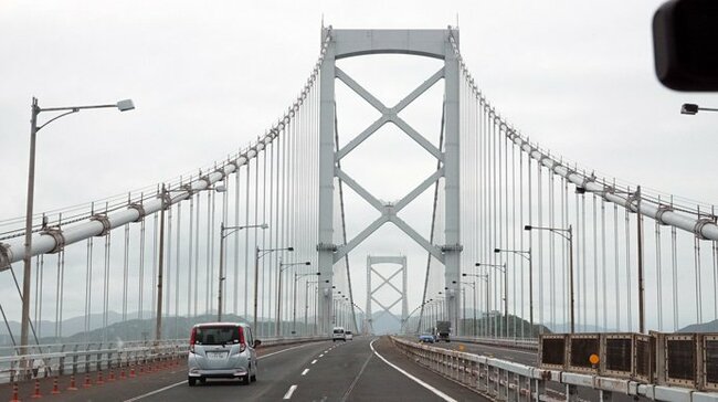 大鳴門橋を通過、淡路島から四国に渡る