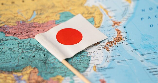 世界地図と日本国旗