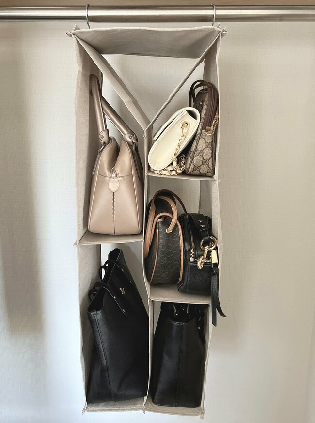 ごちゃごちゃのクローゼットがスッキリ…！ニトリの「浮かせる収納グッズ」が買って大正解だった！