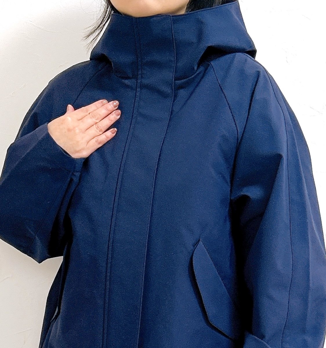 おしりをスッポリ隠せる…！GUの“おしゃれ春アウター”雨の日も使えて万能すぎる！「シルエットが綺麗」「今の時期めちゃくちゃ重宝」