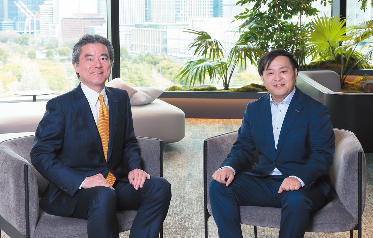 深刻な職人不足の解決へ向け、働き方を変える「下地と壁紙の一体化」が開く内装業界の未来