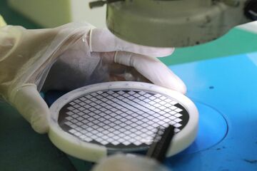 中国が軍用品でロシア支援　貿易データで発覚