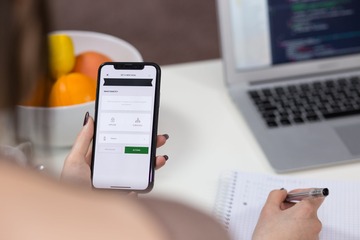 アップル、iPhone表面のウイルスを除去する方法を公開