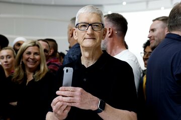 アップルが値上げへ、メモリーチップ高騰で＝クックCEO