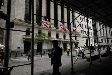 株価下落いつまで続く？ FRBの政策転換待ちか