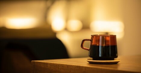 なぜ「夜コーヒー」で眠れなくなる？最新研究が示す「睡眠中の脳」で起きている“異変”とは？
