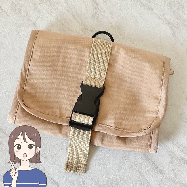 旅行の洗面グッズがまるっと入った！ダイソー姉妹店の「浮かせるポーチ」収納力がスゴいんです！