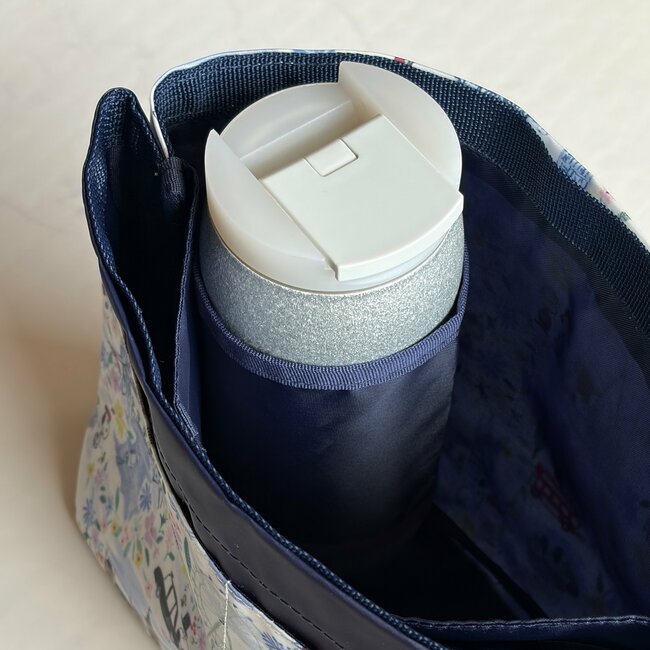 お薬手帳と処方薬がまるっと入った！アフタヌーンティーの「スヌーピーの収納バッグ」ポケット豊富で天才すぎる！《購入レビュー》