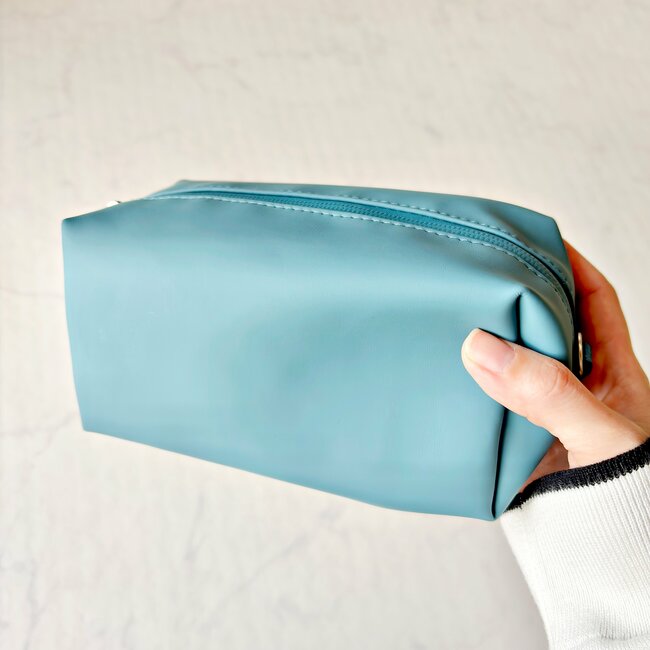 カードや診察券が100枚入った！無印良品の“ポケットたくさんポーチ”通院バッグにもなって天才すぎる！「軽くて疲れない」「毎日愛用しています！」