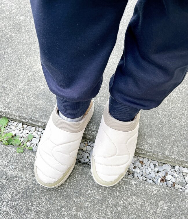 「これ無しで冬は乗り越えられない」ユニクロの“まるで履く毛布”がスッキリ見えして楽ちん!「夫婦でリピート買い」「こんなにも暖かいんだと感動」