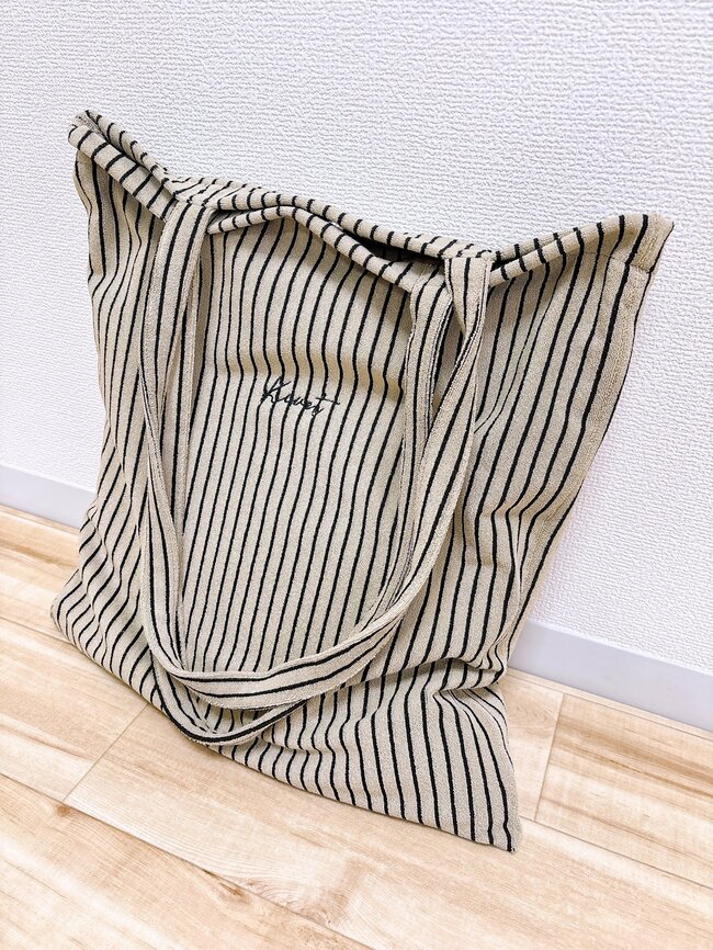 グローバルワークで見つけた“タオルみたいなバッグ”→荷物が多い日にめちゃくちゃ便利!「オシャレも使いやすさも両方叶えてくれる」