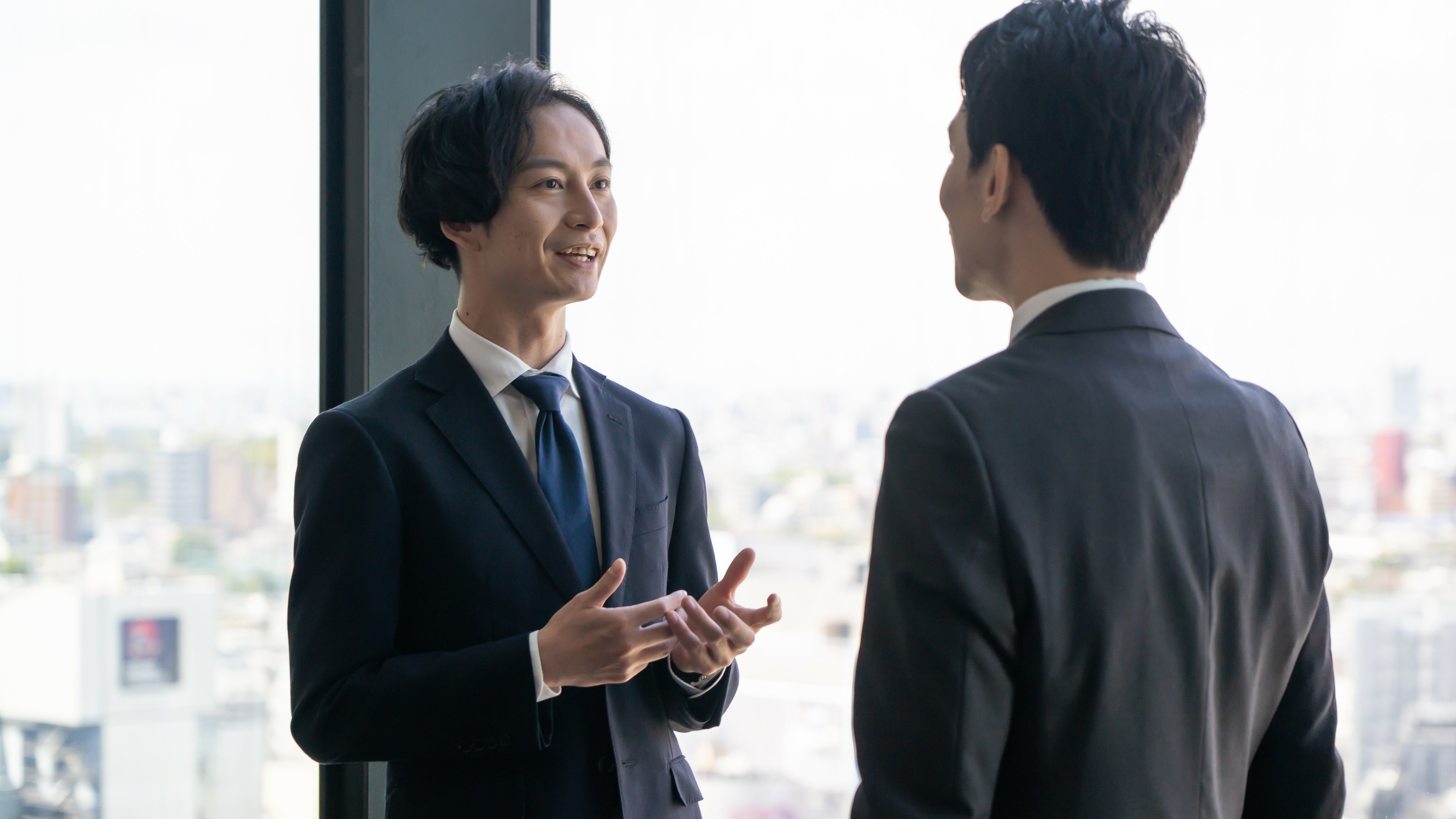 目の前の人を褒めるとき、「頭のいい人」は相手のどこを見る?