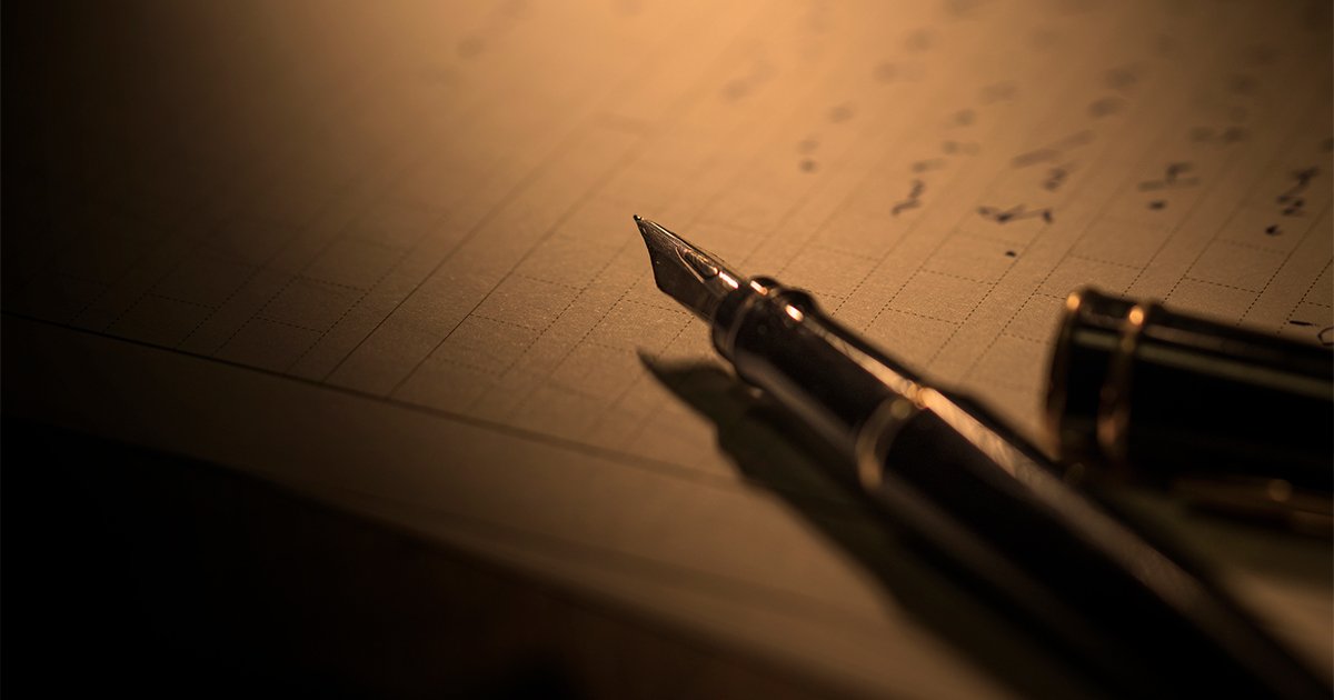 原稿用紙と万年筆