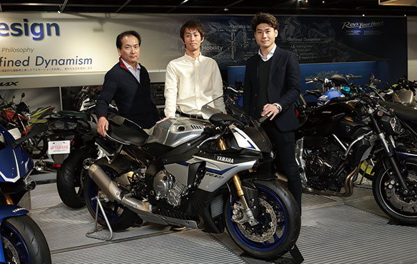 人型ロボットがバイクを運転、世界最高のライダーに挑んだ顛末