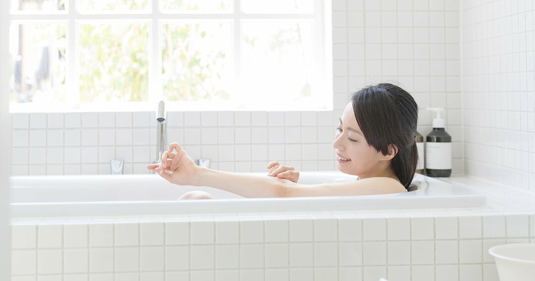 忘年会続きでお疲れの週末に!<br />自宅で“ホットヨガ”気分<br />が味わえる“バス・ストレッチ”を