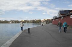 都市封鎖なしでも経済に打撃、スウェーデンの現状