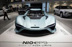 中国EV新興メーカー、販売好調でも損失拡大