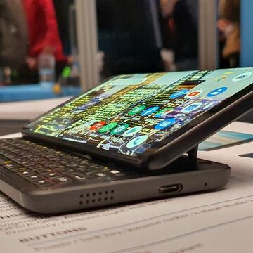 新種のキーボード搭載スマホ「F(x)tec Pro1」は高性能メモ取りマシンだ!