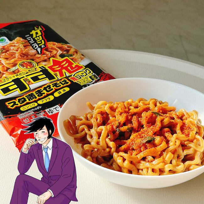 「お店に負けない美味しさでびっくり」ファミマの“ジャンキーまぜそば”ニンニクが強烈でウマすぎる！「2個買えばよかった」「口の中が完全にニンニク」