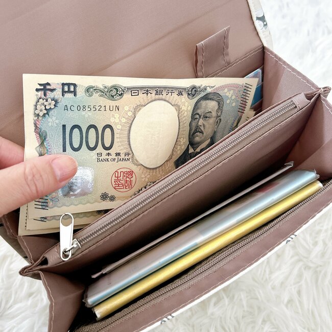 カードや診察券が27枚も入った…！しまむら×サンリオの「大人かわいい仕分けポーチ」財布代わりにもなって天才すぎる！