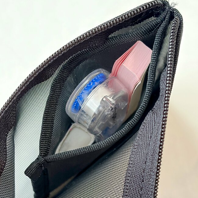 「財布がわりにおすすめ」「軽くてかさばらない」無印良品の“ポケット付きケース”使い道が無限大すぎる！「リピート買いして5つ利用しています」