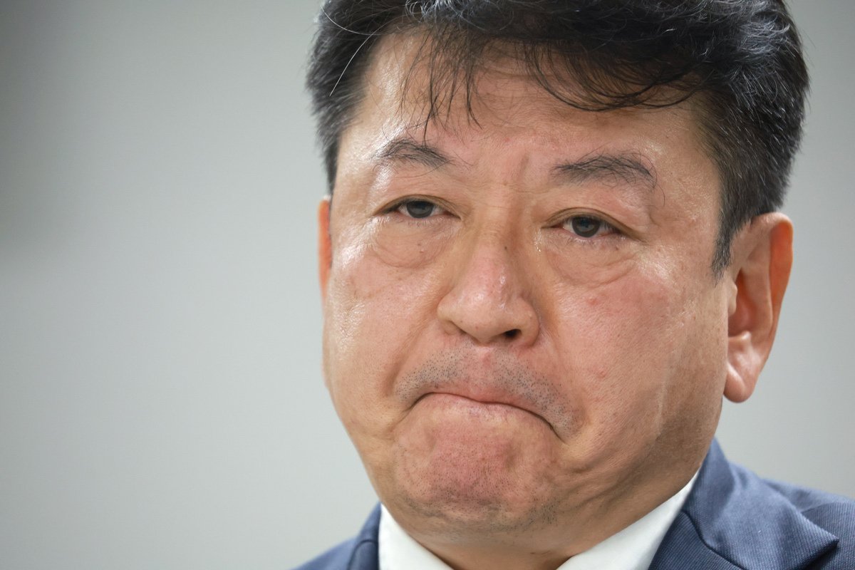会見で厳しい表情を見せた東京電力ホールディングスの小早川智明社長