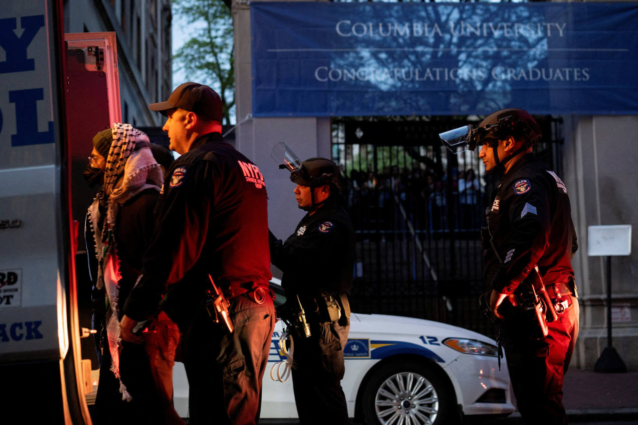 米コロンビア大、デモ参加学生65人を停学処分に - The Wall Street Journal発
