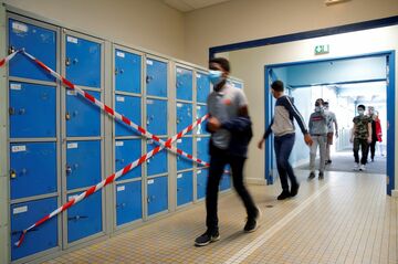 学校再開して安全？ 先行事例では感染増えず