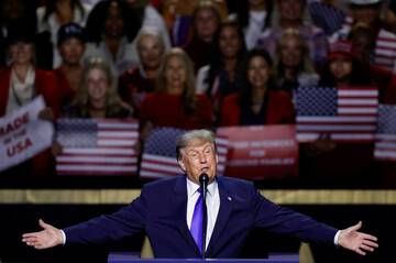 トランプ氏、共和党勝利なら全ての成人市民に5000ドル給付