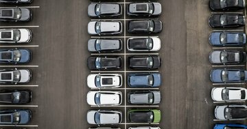 米自動車市場、価格高騰で消費者に変化　中古車購入やローン長期化も