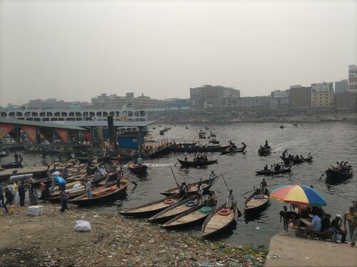 バングラデシュでは「小船」も重要な移動手段の1つ（提供＝筆者）