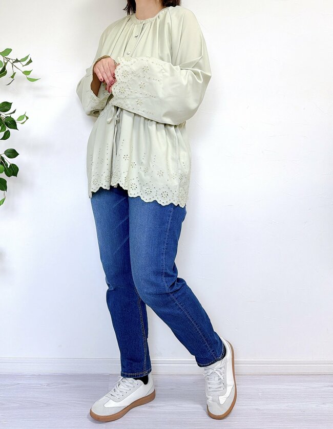 「まさかワークマンでこんな可愛いブラウスに出会えるとは！」1780円の“華やかトップス”ふんわりしたシルエットが素敵！「とても可愛いデザインで気に入りました」「サラッとしていて着心地よいです」