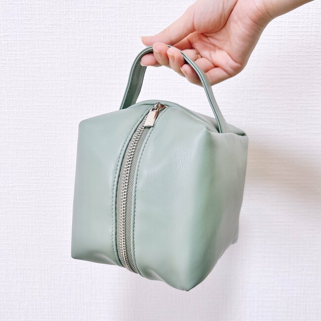 通院セットがまるっと入った！3COINSの「ガバッとひらくミニバッグ」ころんとしたフォルムが可愛い！《購入レビュー》