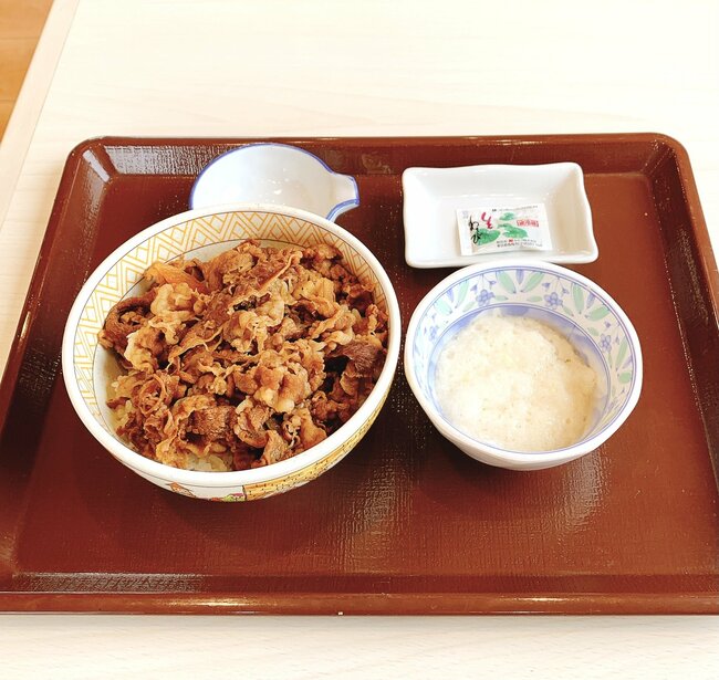 もう普通の牛丼に戻れないかも…すき家の“隠れた名作メニュー”毎回食べたいくらいお気に入り!「めっちゃ好き」「美味しすぎて涙出そう」《実食レビュー》