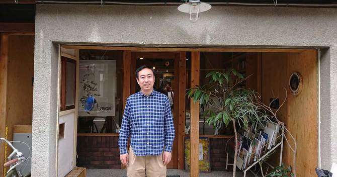 誠光社(せいこうしゃ)と店主の堀部篤史さん